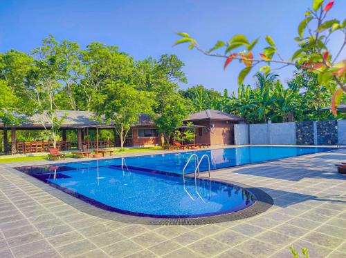 Pallebedda Hotel | Budget-Friendly Doola River Edge with Pool and Dining Options