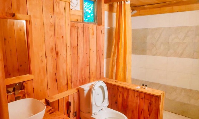Chakrata Cabin | Pet-Friendly Dopaar by the Brook with Breakfast Included