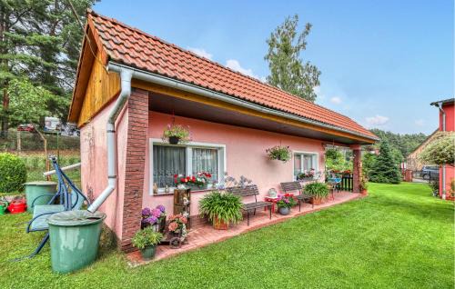 Oberhavel House | Discover Doppelhaushlfte Altglobsow: Family-Friendly Retreat