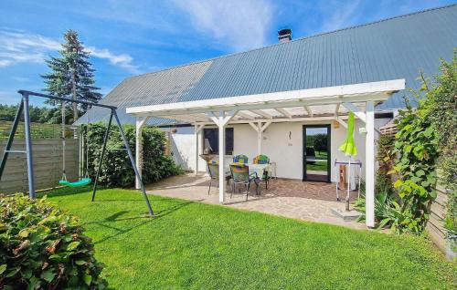 Mirow House | Family-Friendly Retreat at Doppelhaushälfte Mirow Starsow