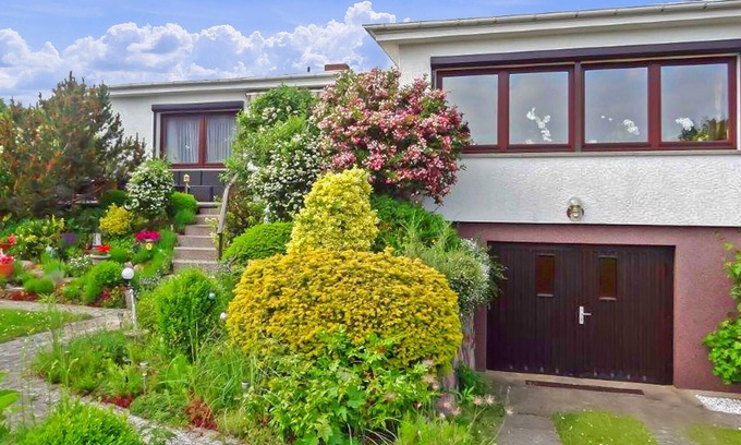 Muritz House | Inviting 3 Bedroom Retreat in Röbel/Müritz with Spa & Breakfast