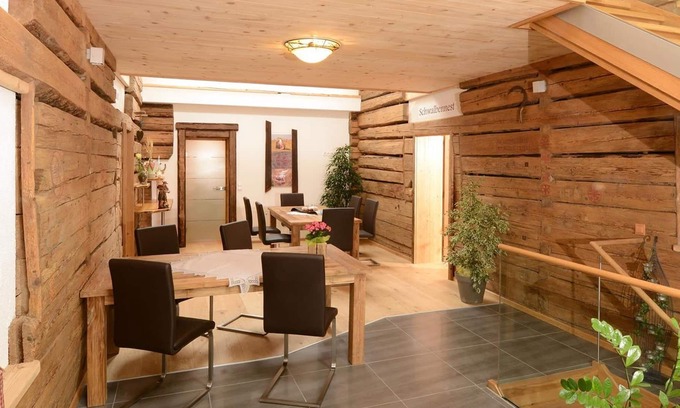 Falkenburg Apartment | Doppelzimmer "grimmingliab" - Urlaub im Stall