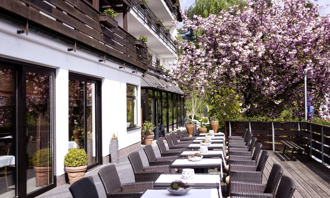 Bad Soden-Salmuenster Apartment | Cozy Economy Double Room with Spa and Breakfast Included