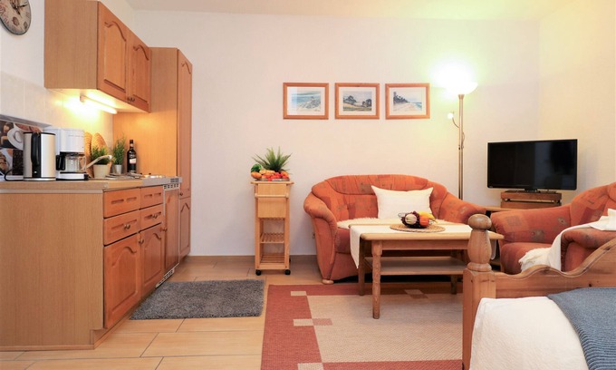 Ostseebad Ahrenshoop Apartment | Cozy Room with Kitchen Steps from Bodden and Sea