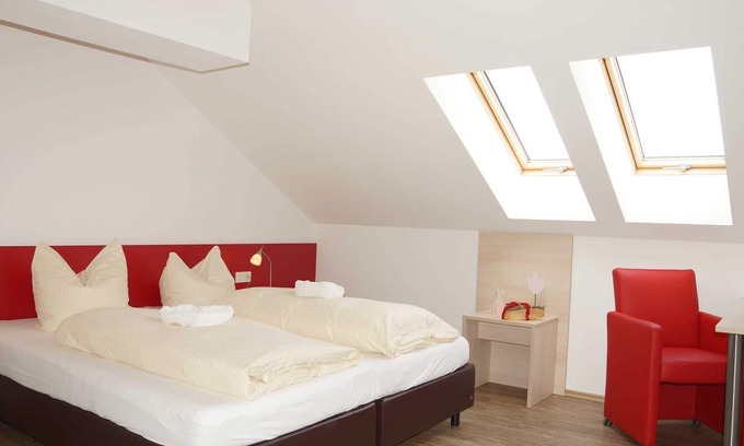Dietringen Apartment | Doppelzimmer mit Gemeinschaftsbad - Seehotel & Appartements Schnöller