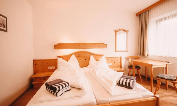 Schladming Apartment | Relaxing Retreat at Doppelzimmer 16 - Posers Bergwelt