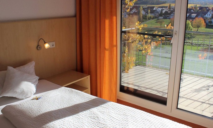 Lehrensteinsfeld Apartment | Cozy Doppelzimmer at Gästehaus Zum Wolffenturm with Breakfast