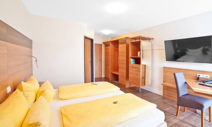 Wangen im Allgaeu Apartment | Cozy Balcony Room for Two with Spa and Breakfast Included