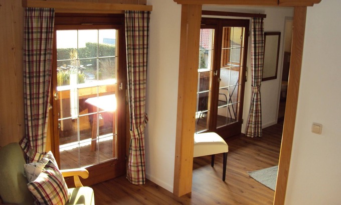 Egern Apartment | Stylish Doppelzimmer with Kitchen & Child-Friendly Amenities