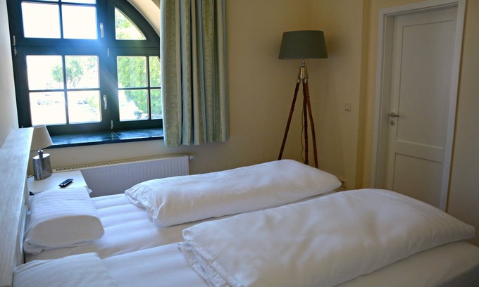 Neustrelitz Cottage | Cozy Doppelzimmer 4 at Wildhof: Pet-Friendly Retreat