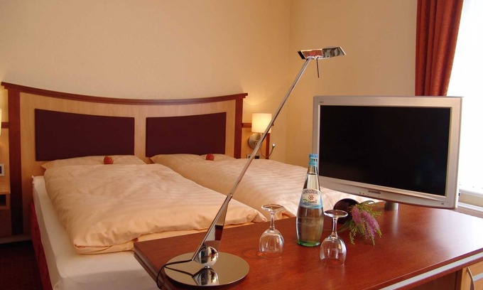 Nordkehdingen House | Comfortable Doppelzimmer 4 at Witt's Gasthof zur Post