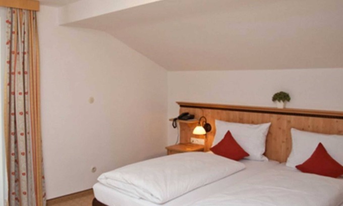 Tegernsee House | Cozy Doppelzimmer Berghaus at Der Westerhof in Tegernsee