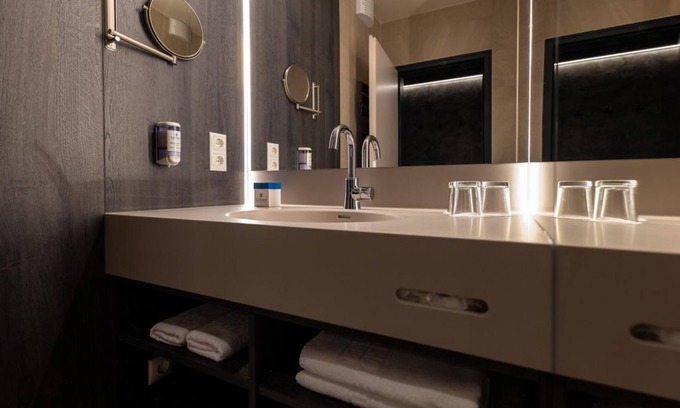 Loipersdorf bei Fuerstenfeld House | Classic Double Room at Thermalhotel Leitner with Spa Access