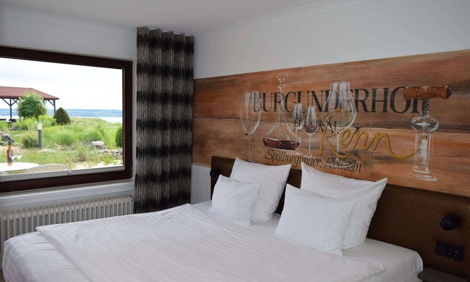 Hagnau Apartment | Seaside Double Room with Terrace and Pool Access