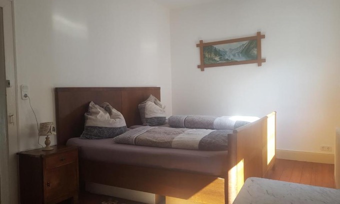 Idstein House | Cozy Doppelzimmer: Family and Pet Friendly Retreat