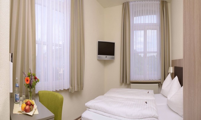 Oberreitnau Apartment | Cozy Doppelzimmer with Spa Access & Breakfast Included