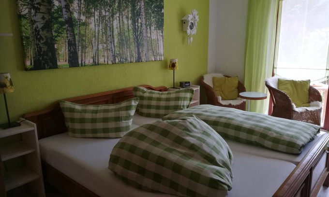 Schonach im Schwarzwald Apartment | Cozy Room with Private Balcony and Breakfast Included
