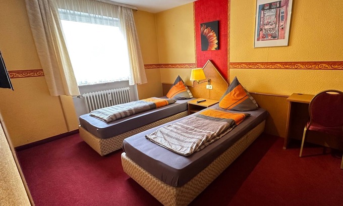 Erlangen Apartment | Cozy Double Room for 2 Guests in Erlangen with Breakfast