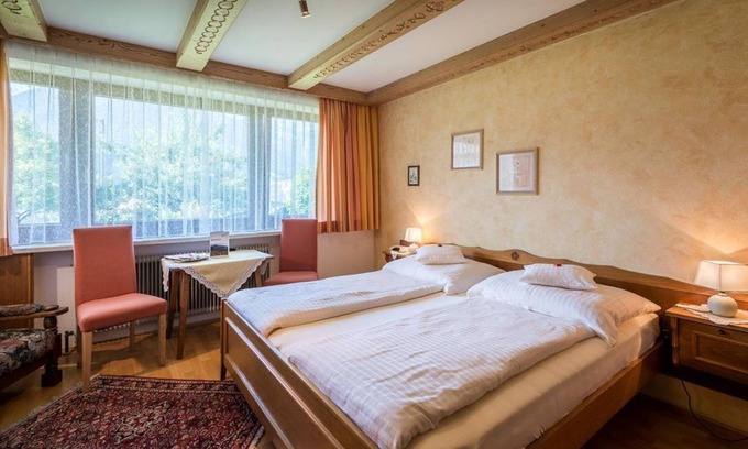 Jenbach Cottage | Cozy Doppelzimmer at Haus Christine - Family Friendly Stay