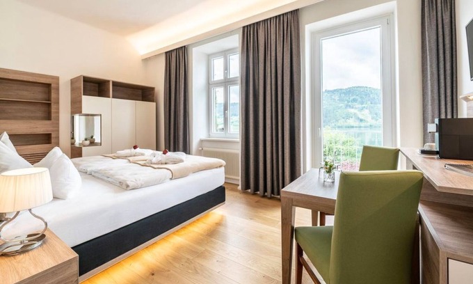 Millstatt House | Cozy Double Room with Balcony at Villa Postillion am See