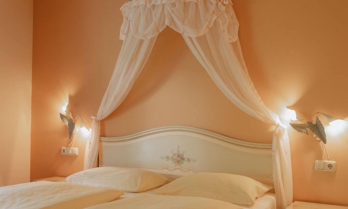 Bairisch Koelldorf House | Delightful Doppelzimmer Kaiser Franz - Pool & Spa Getaway