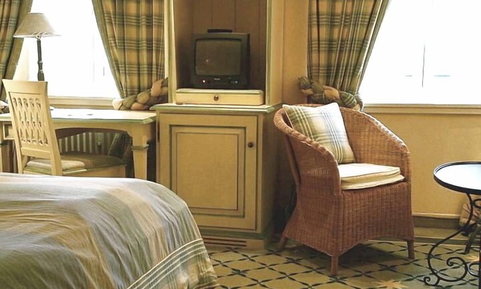 Kirchzarten Apartment | Relaxing Doppelzimmer "Landhaus" with Spa and Breakfast