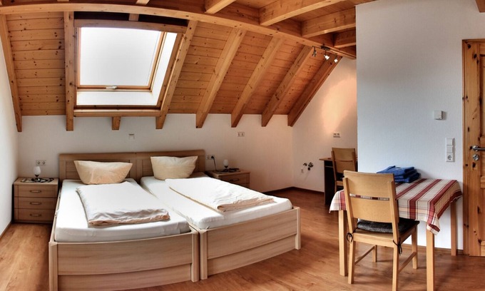 Weiler Apartment | Cozy Doppelzimmer with Ensuite and Family-Friendly Perks