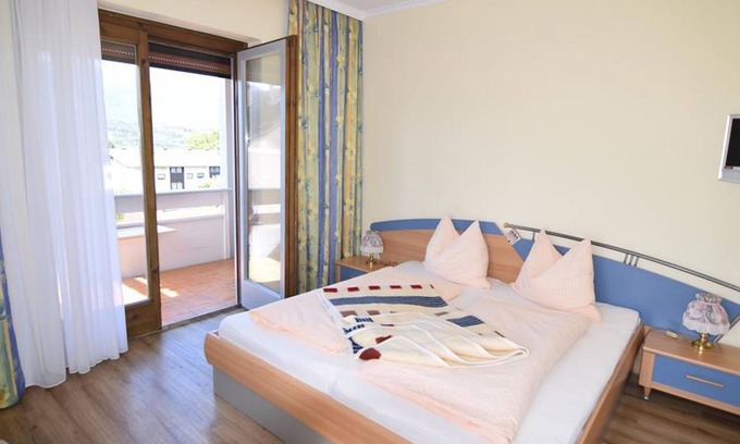 Seeboden Cottage | Doppelzimmer mit Seeblick 2.stock - Pension Frankhofer