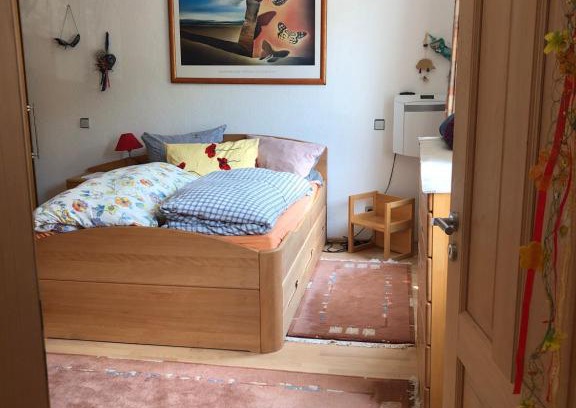 Winningen House | Comfortable Room with Waterbed - Guest Rated 7.5/10