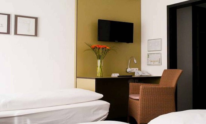 Freiburg im Breisgau Apartment | Cozy Double Room with Extra Bed and Breakfast Included