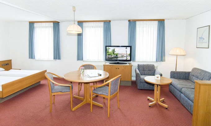 Tuttlingen Apartment | Comfortable Doppelzimmer Standard with Breakfast Included