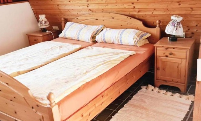 Erpfingen Bed & Breakfast | Comfortable Doppelzimmer Waldblick for Family Getaways