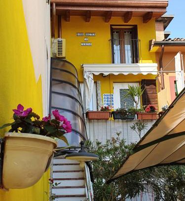 Sud-Ovest House | Stylish Dora Baltea Monolocale with Top Guest Rating 8.7