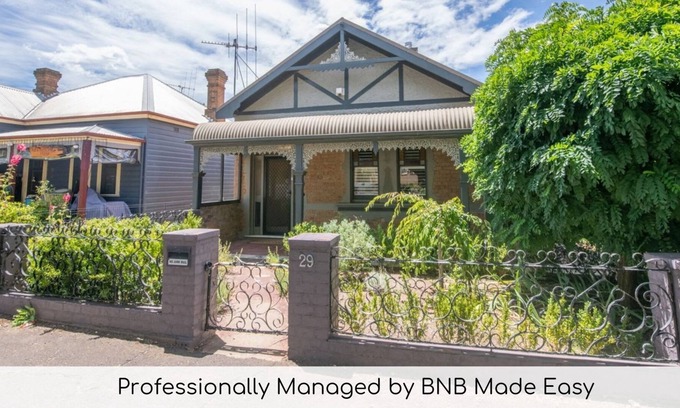 Orange Villa | Dora Cottage - Central, Cosy & Convenient