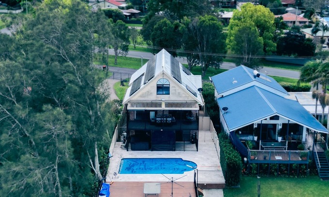 Dora Creek House | Discover Dora on the Water - Lake House with Pool & Spa