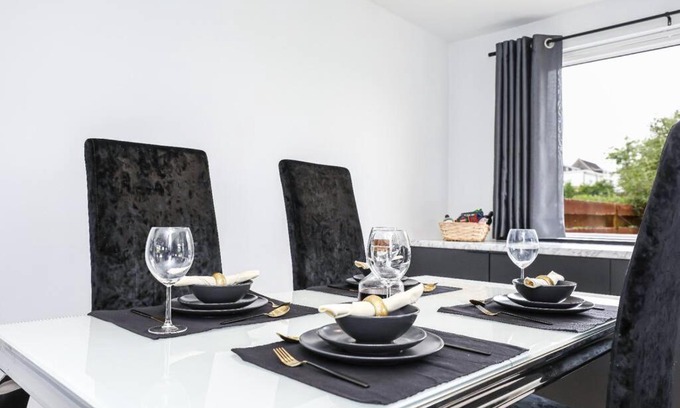 Glasgow House | Pet-Friendly Retreat at Doralan with 9.5/10 Guest Rating