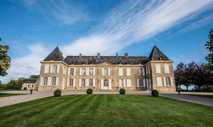 Castelnaud-la-Chapelle House | Elegant Dordogne Chateau with Pool and Scenic Views