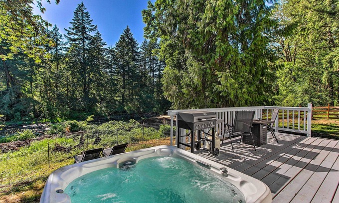 Dorena House | Inviting Riverfront Retreat with Hot Tub & Game Room