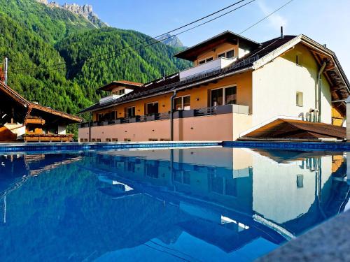 Neustift Im Stubaital Apartment | Discover Dorf.Apart: Pet-Friendly Retreat with Hot Tub