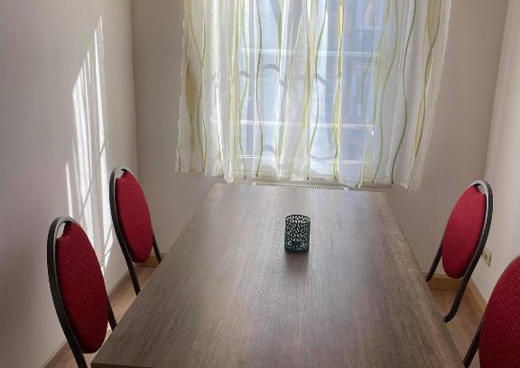 Niederschelden Apartment | Exceptional Dorfschenke: Family-Friendly Stay with Top Ratings