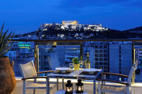 Psirri Hotel | Discover Dorian Inn: Family-Friendly with Pool & Dining