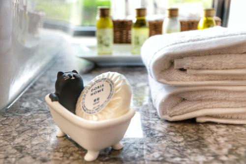 Yuchi House | Exceptional Stay at Doris Home with Restaurant & Breakfast
