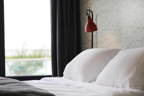 Marennes Hotel | Experience Dormir sur la Plage: Oceanfront Getaway Awaits