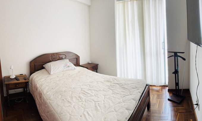 Macrodistrito Sur House | Cozy Room with Private Bath in Vibrant Calacoto