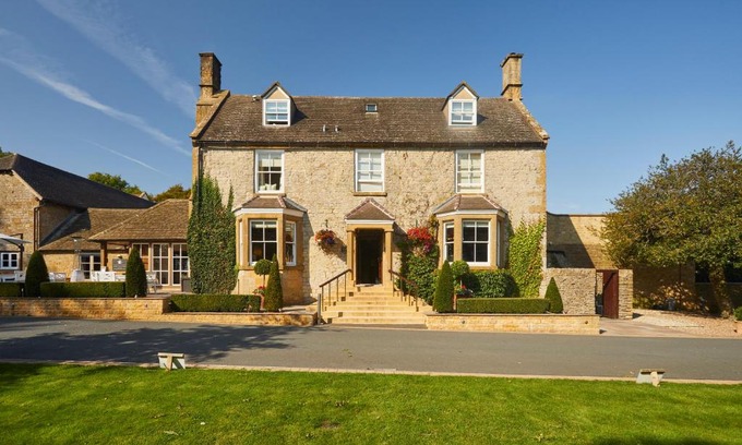 Broadway Hotel | Experience Elegance at Dormy House Hotel - Rated 10/10