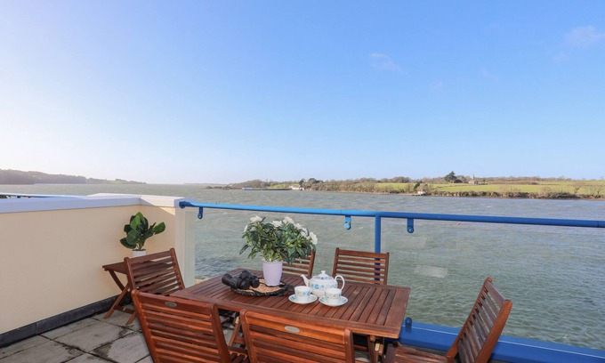 Y Felinheli House | Family-Friendly Dornberg Cottage with Oceanfront Views