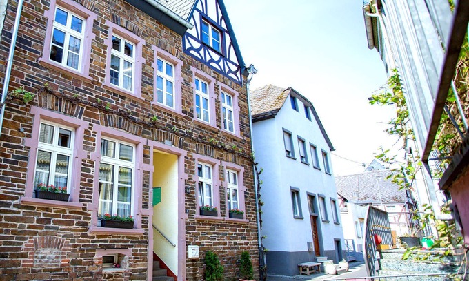 Merl Apartment | Cozy Dornfelder Apartment in Merl with Family-Friendly Amenities