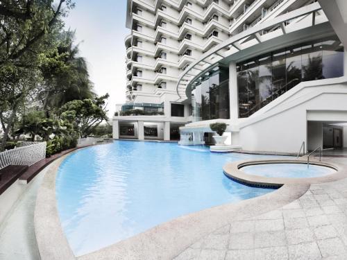Victoria Hotel | Discover Dorsett Grand Labuan: Family-Friendly Escape