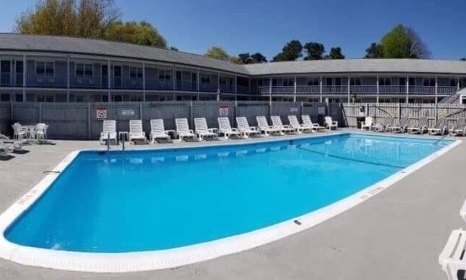 Dennis Port Hotel | Explore Doryman Motel: Family-Friendly with Pool & Spa