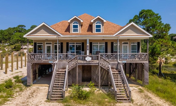 Audubon Place House | Explore Dos Dunes: Pet-Friendly Retreat with Breakfast Included